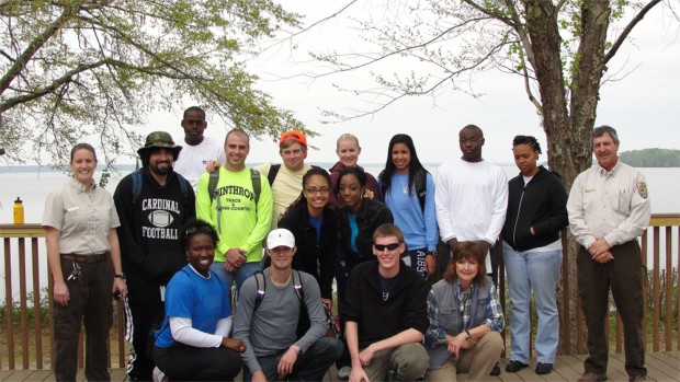 Winthrop students working at Santee NW Refuge